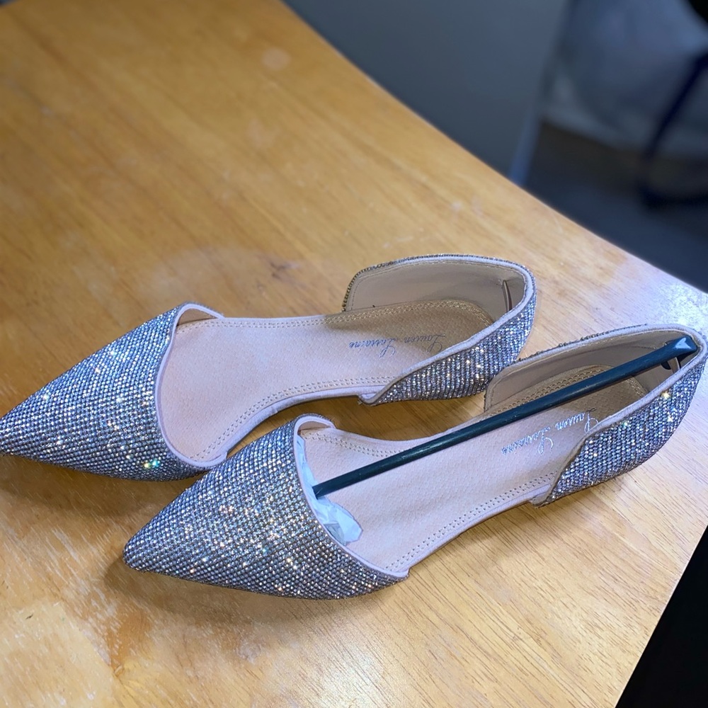 Lauren Lorraine Women’s Style Ballet Flats, Size 6 Never worn, no box included.